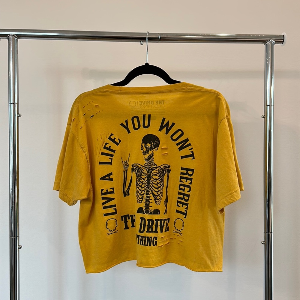 Live a Life You Won’t Regret Graphic Crop Tee